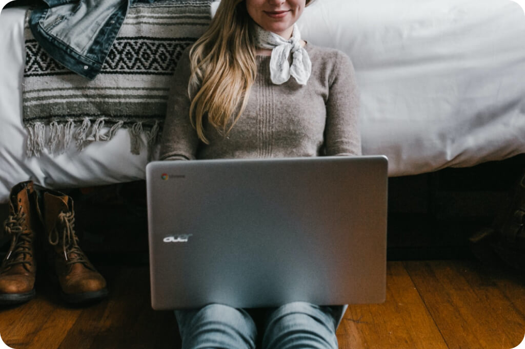 Kényelmetlen laptop tartás